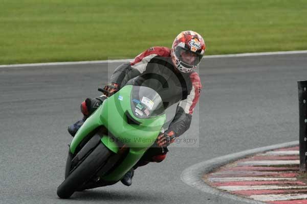 Motorcycle action photographs;event digital images;eventdigitalimages;no limits trackday;oulton park;oulton park circuit cheshire;oulton park photographs;peter wileman photography;trackday;trackday digital images;trackday photos