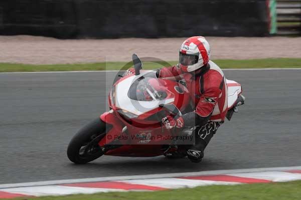 Motorcycle action photographs;event digital images;eventdigitalimages;no limits trackday;oulton park;oulton park circuit cheshire;oulton park photographs;peter wileman photography;trackday;trackday digital images;trackday photos