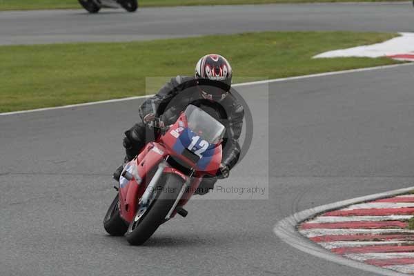Motorcycle action photographs;event digital images;eventdigitalimages;no limits trackday;oulton park;oulton park circuit cheshire;oulton park photographs;peter wileman photography;trackday;trackday digital images;trackday photos