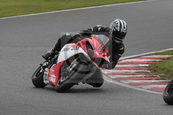 Motorcycle action photographs;event digital images;eventdigitalimages;no limits trackday;oulton park;oulton park circuit cheshire;oulton park photographs;peter wileman photography;trackday;trackday digital images;trackday photos