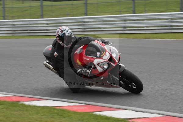 Motorcycle action photographs;event digital images;eventdigitalimages;no limits trackday;oulton park;oulton park circuit cheshire;oulton park photographs;peter wileman photography;trackday;trackday digital images;trackday photos