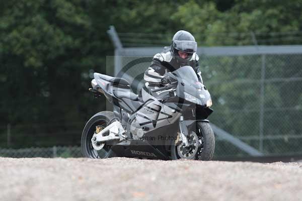 Motorcycle action photographs;event digital images;eventdigitalimages;no limits trackday;oulton park;oulton park circuit cheshire;oulton park photographs;peter wileman photography;trackday;trackday digital images;trackday photos