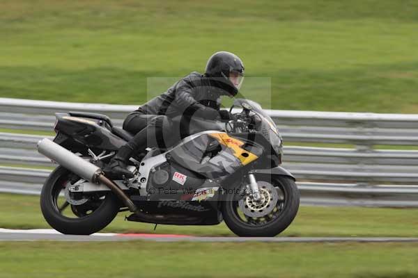 Motorcycle action photographs;event digital images;eventdigitalimages;no limits trackday;oulton park;oulton park circuit cheshire;oulton park photographs;peter wileman photography;trackday;trackday digital images;trackday photos