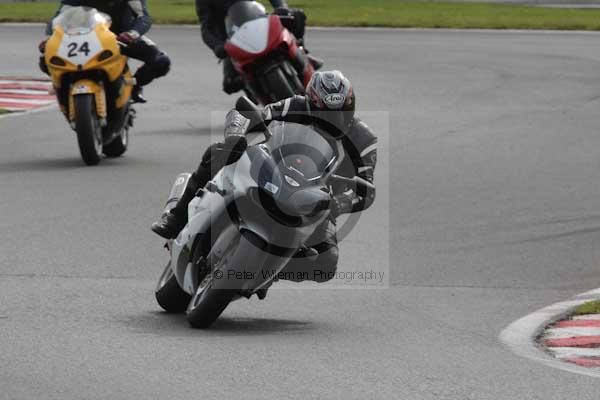 Motorcycle action photographs;event digital images;eventdigitalimages;no limits trackday;oulton park;oulton park circuit cheshire;oulton park photographs;peter wileman photography;trackday;trackday digital images;trackday photos