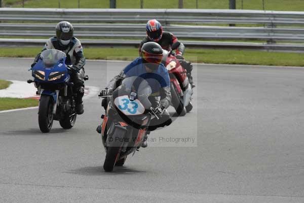 Motorcycle action photographs;event digital images;eventdigitalimages;no limits trackday;oulton park;oulton park circuit cheshire;oulton park photographs;peter wileman photography;trackday;trackday digital images;trackday photos