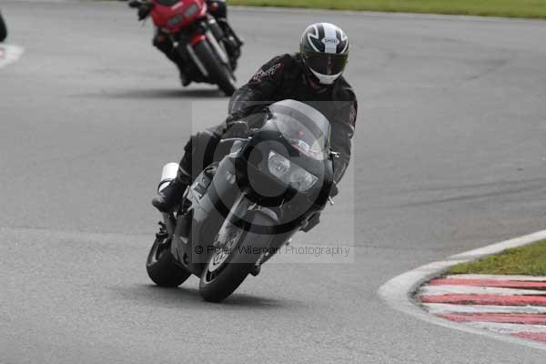 Motorcycle action photographs;event digital images;eventdigitalimages;no limits trackday;oulton park;oulton park circuit cheshire;oulton park photographs;peter wileman photography;trackday;trackday digital images;trackday photos