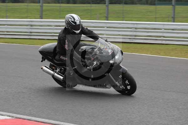 Motorcycle action photographs;event digital images;eventdigitalimages;no limits trackday;oulton park;oulton park circuit cheshire;oulton park photographs;peter wileman photography;trackday;trackday digital images;trackday photos