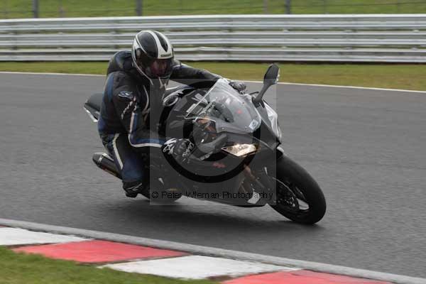 Motorcycle action photographs;event digital images;eventdigitalimages;no limits trackday;oulton park;oulton park circuit cheshire;oulton park photographs;peter wileman photography;trackday;trackday digital images;trackday photos