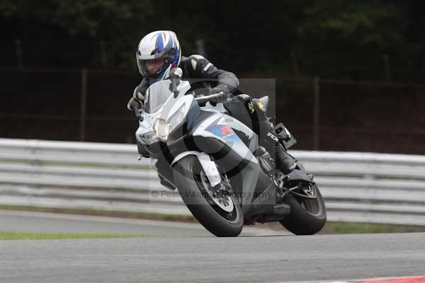 Motorcycle action photographs;event digital images;eventdigitalimages;no limits trackday;oulton park;oulton park circuit cheshire;oulton park photographs;peter wileman photography;trackday;trackday digital images;trackday photos