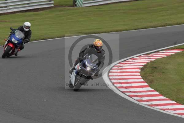 Motorcycle action photographs;event digital images;eventdigitalimages;no limits trackday;oulton park;oulton park circuit cheshire;oulton park photographs;peter wileman photography;trackday;trackday digital images;trackday photos