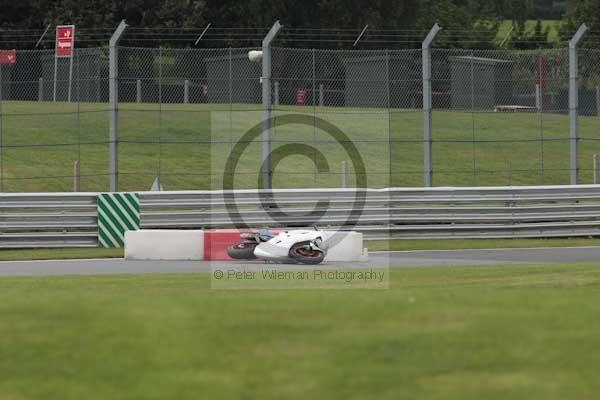 Motorcycle action photographs;event digital images;eventdigitalimages;no limits trackday;oulton park;oulton park circuit cheshire;oulton park photographs;peter wileman photography;trackday;trackday digital images;trackday photos