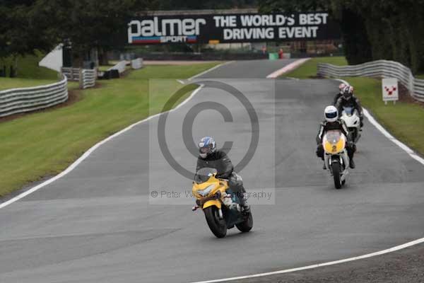 Motorcycle action photographs;event digital images;eventdigitalimages;no limits trackday;oulton park;oulton park circuit cheshire;oulton park photographs;peter wileman photography;trackday;trackday digital images;trackday photos