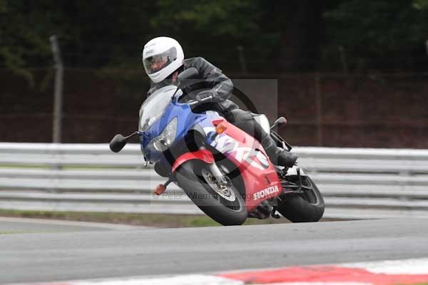 Motorcycle action photographs;event digital images;eventdigitalimages;no limits trackday;oulton park;oulton park circuit cheshire;oulton park photographs;peter wileman photography;trackday;trackday digital images;trackday photos