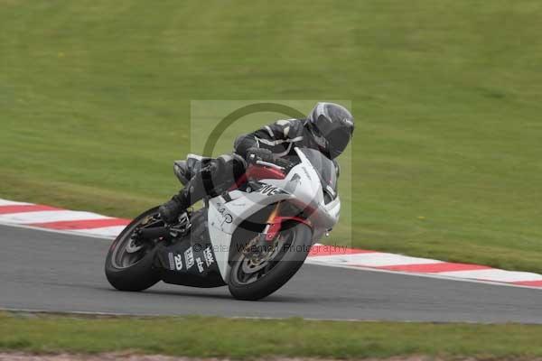Motorcycle action photographs;event digital images;eventdigitalimages;no limits trackday;oulton park;oulton park circuit cheshire;oulton park photographs;peter wileman photography;trackday;trackday digital images;trackday photos