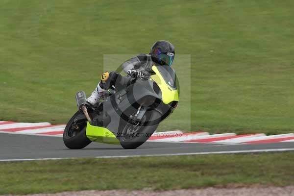 Motorcycle action photographs;event digital images;eventdigitalimages;no limits trackday;oulton park;oulton park circuit cheshire;oulton park photographs;peter wileman photography;trackday;trackday digital images;trackday photos