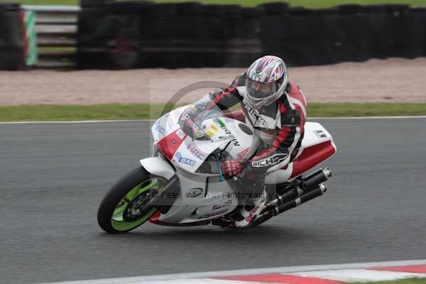 Motorcycle action photographs;event digital images;eventdigitalimages;no limits trackday;oulton park;oulton park circuit cheshire;oulton park photographs;peter wileman photography;trackday;trackday digital images;trackday photos