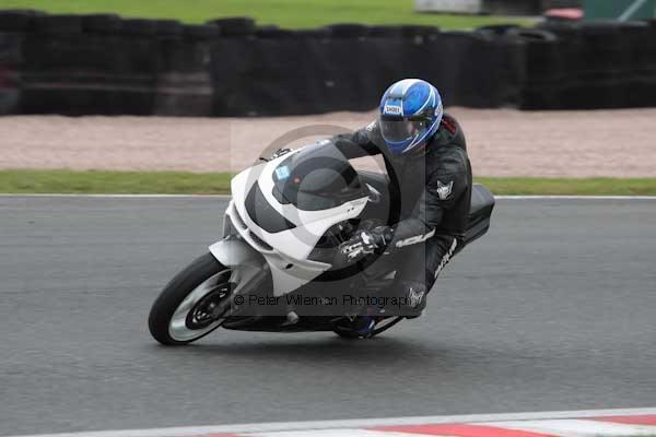Motorcycle action photographs;event digital images;eventdigitalimages;no limits trackday;oulton park;oulton park circuit cheshire;oulton park photographs;peter wileman photography;trackday;trackday digital images;trackday photos
