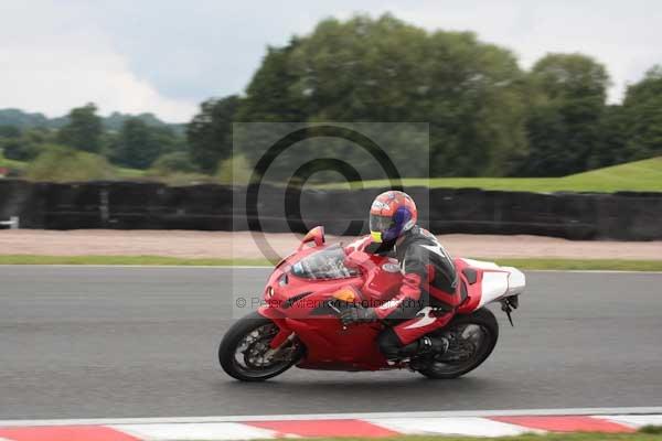 Motorcycle action photographs;event digital images;eventdigitalimages;no limits trackday;oulton park;oulton park circuit cheshire;oulton park photographs;peter wileman photography;trackday;trackday digital images;trackday photos