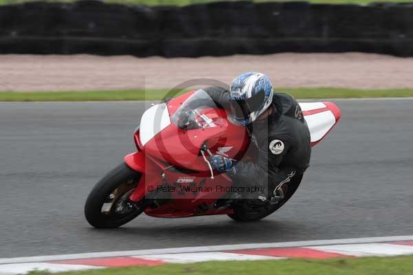 Motorcycle action photographs;event digital images;eventdigitalimages;no limits trackday;oulton park;oulton park circuit cheshire;oulton park photographs;peter wileman photography;trackday;trackday digital images;trackday photos