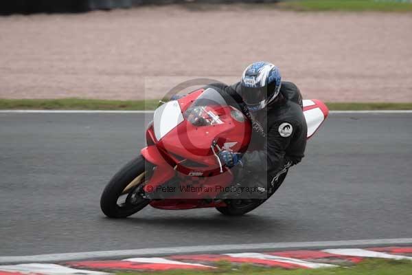 Motorcycle action photographs;event digital images;eventdigitalimages;no limits trackday;oulton park;oulton park circuit cheshire;oulton park photographs;peter wileman photography;trackday;trackday digital images;trackday photos