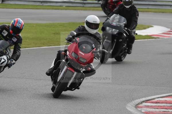 Motorcycle action photographs;event digital images;eventdigitalimages;no limits trackday;oulton park;oulton park circuit cheshire;oulton park photographs;peter wileman photography;trackday;trackday digital images;trackday photos