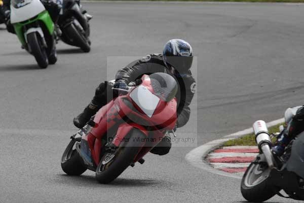 Motorcycle action photographs;event digital images;eventdigitalimages;no limits trackday;oulton park;oulton park circuit cheshire;oulton park photographs;peter wileman photography;trackday;trackday digital images;trackday photos