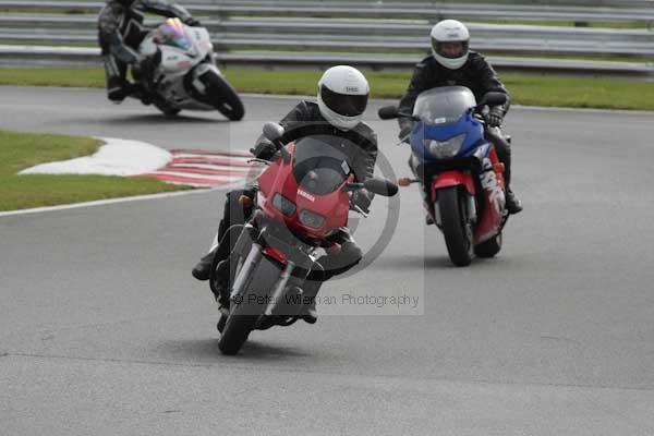 Motorcycle action photographs;event digital images;eventdigitalimages;no limits trackday;oulton park;oulton park circuit cheshire;oulton park photographs;peter wileman photography;trackday;trackday digital images;trackday photos