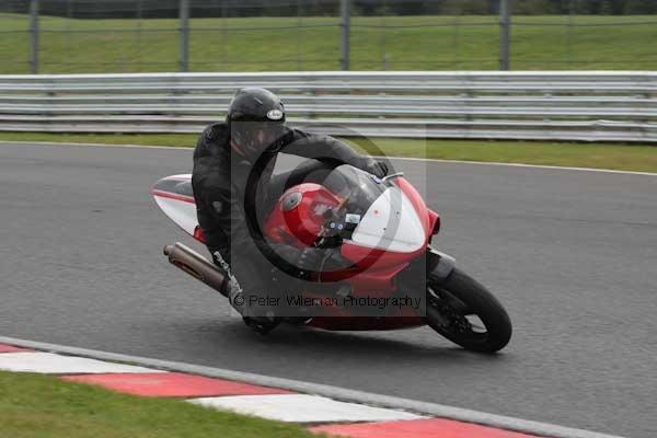 Motorcycle action photographs;event digital images;eventdigitalimages;no limits trackday;oulton park;oulton park circuit cheshire;oulton park photographs;peter wileman photography;trackday;trackday digital images;trackday photos
