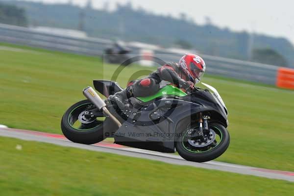 Motorcycle action photographs;Ty croes;anglesey;anglesey photographs;event digital images;eventdigitalimages;no limits trackday;peter wileman photography;trac mon;trackday;trackday digital images;trackday photos
