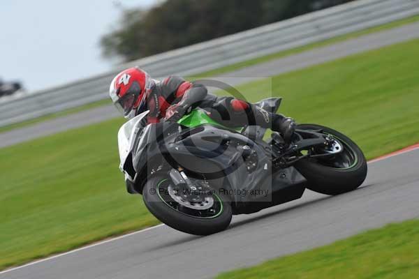 Motorcycle action photographs;Ty croes;anglesey;anglesey photographs;event digital images;eventdigitalimages;no limits trackday;peter wileman photography;trac mon;trackday;trackday digital images;trackday photos