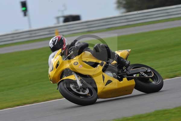Motorcycle action photographs;Ty croes;anglesey;anglesey photographs;event digital images;eventdigitalimages;no limits trackday;peter wileman photography;trac mon;trackday;trackday digital images;trackday photos