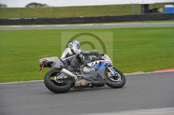 Motorcycle action photographs;Ty croes;anglesey;anglesey photographs;event digital images;eventdigitalimages;no limits trackday;peter wileman photography;trac mon;trackday;trackday digital images;trackday photos
