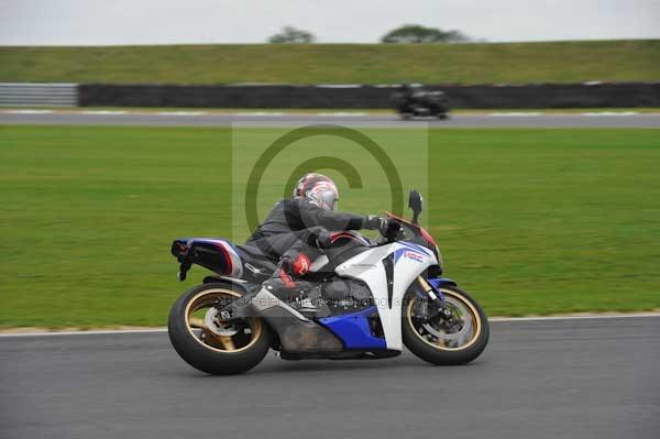 Motorcycle action photographs;Ty croes;anglesey;anglesey photographs;event digital images;eventdigitalimages;no limits trackday;peter wileman photography;trac mon;trackday;trackday digital images;trackday photos