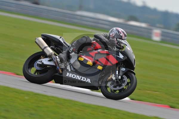 Motorcycle action photographs;Ty croes;anglesey;anglesey photographs;event digital images;eventdigitalimages;no limits trackday;peter wileman photography;trac mon;trackday;trackday digital images;trackday photos