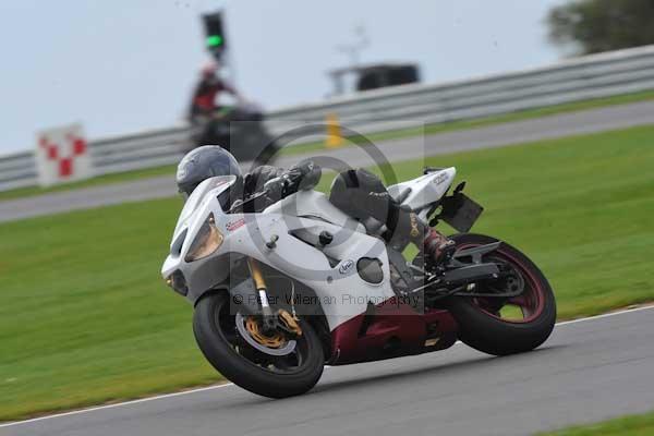 Motorcycle action photographs;Ty croes;anglesey;anglesey photographs;event digital images;eventdigitalimages;no limits trackday;peter wileman photography;trac mon;trackday;trackday digital images;trackday photos