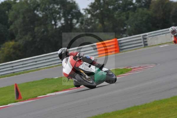 Motorcycle action photographs;Ty croes;anglesey;anglesey photographs;event digital images;eventdigitalimages;no limits trackday;peter wileman photography;trac mon;trackday;trackday digital images;trackday photos