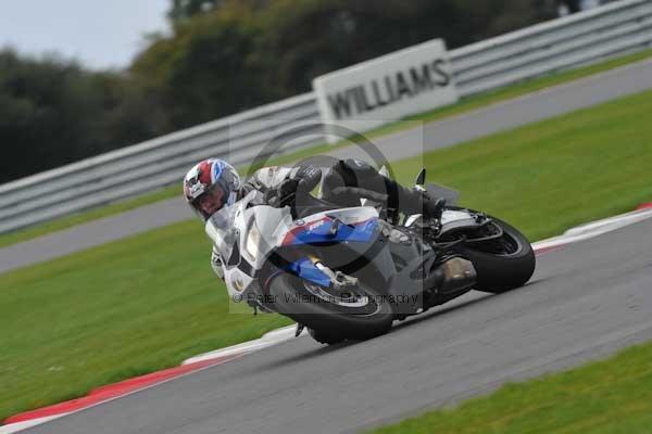 Motorcycle action photographs;Ty croes;anglesey;anglesey photographs;event digital images;eventdigitalimages;no limits trackday;peter wileman photography;trac mon;trackday;trackday digital images;trackday photos