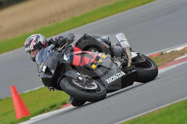 Motorcycle action photographs;Ty croes;anglesey;anglesey photographs;event digital images;eventdigitalimages;no limits trackday;peter wileman photography;trac mon;trackday;trackday digital images;trackday photos