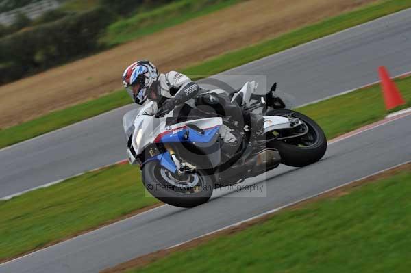 Motorcycle action photographs;Ty croes;anglesey;anglesey photographs;event digital images;eventdigitalimages;no limits trackday;peter wileman photography;trac mon;trackday;trackday digital images;trackday photos