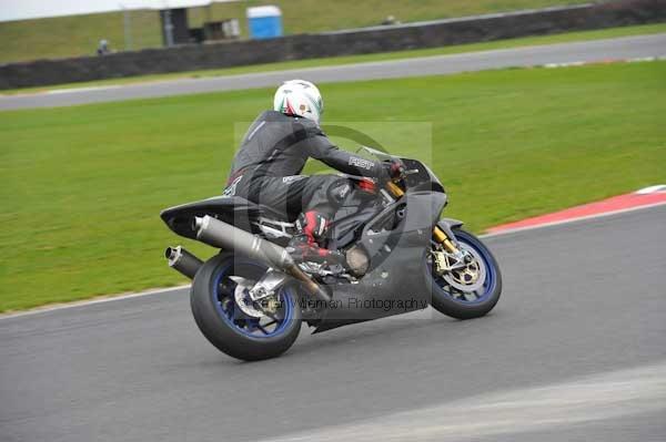 Motorcycle action photographs;Ty croes;anglesey;anglesey photographs;event digital images;eventdigitalimages;no limits trackday;peter wileman photography;trac mon;trackday;trackday digital images;trackday photos