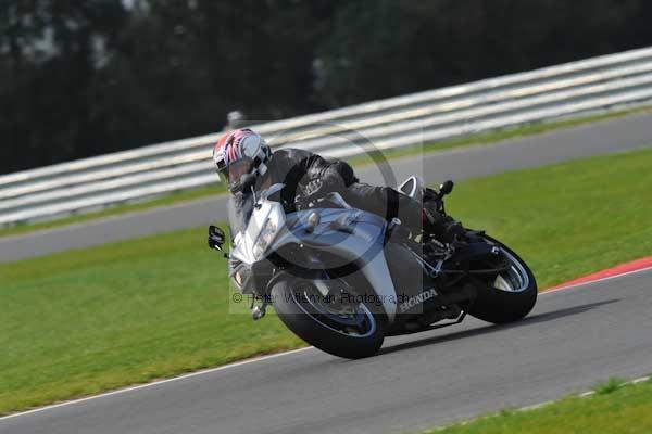 Motorcycle action photographs;Ty croes;anglesey;anglesey photographs;event digital images;eventdigitalimages;no limits trackday;peter wileman photography;trac mon;trackday;trackday digital images;trackday photos
