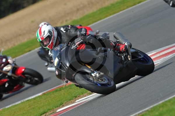 Motorcycle action photographs;Ty croes;anglesey;anglesey photographs;event digital images;eventdigitalimages;no limits trackday;peter wileman photography;trac mon;trackday;trackday digital images;trackday photos