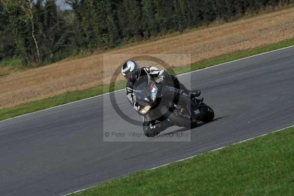 Motorcycle action photographs;Ty croes;anglesey;anglesey photographs;event digital images;eventdigitalimages;no limits trackday;peter wileman photography;trac mon;trackday;trackday digital images;trackday photos