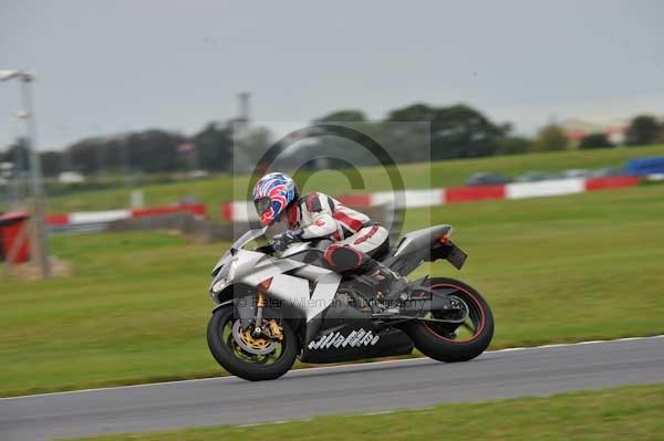 Motorcycle action photographs;Ty croes;anglesey;anglesey photographs;event digital images;eventdigitalimages;no limits trackday;peter wileman photography;trac mon;trackday;trackday digital images;trackday photos