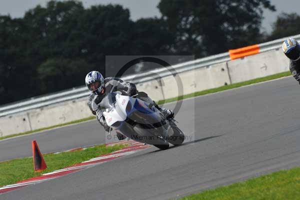 Motorcycle action photographs;Ty croes;anglesey;anglesey photographs;event digital images;eventdigitalimages;no limits trackday;peter wileman photography;trac mon;trackday;trackday digital images;trackday photos