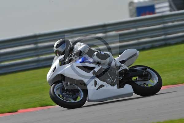 Motorcycle action photographs;Ty croes;anglesey;anglesey photographs;event digital images;eventdigitalimages;no limits trackday;peter wileman photography;trac mon;trackday;trackday digital images;trackday photos
