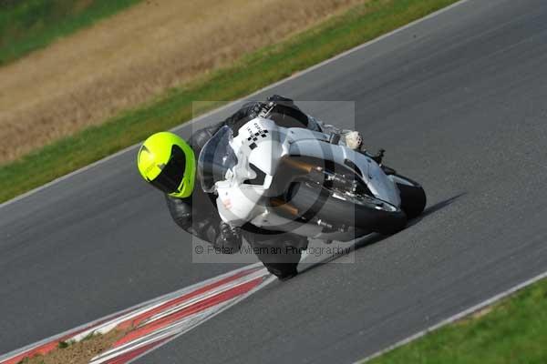 Motorcycle action photographs;Ty croes;anglesey;anglesey photographs;event digital images;eventdigitalimages;no limits trackday;peter wileman photography;trac mon;trackday;trackday digital images;trackday photos