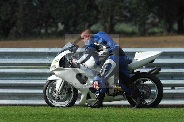 Motorcycle action photographs;Ty croes;anglesey;anglesey photographs;event digital images;eventdigitalimages;no limits trackday;peter wileman photography;trac mon;trackday;trackday digital images;trackday photos