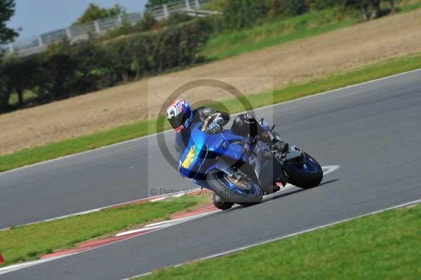 Motorcycle action photographs;Ty croes;anglesey;anglesey photographs;event digital images;eventdigitalimages;no limits trackday;peter wileman photography;trac mon;trackday;trackday digital images;trackday photos