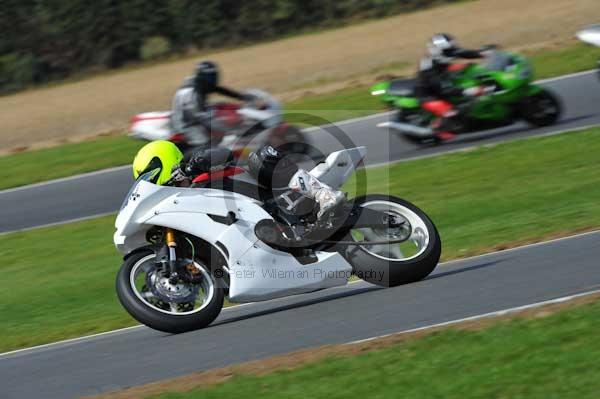 Motorcycle action photographs;Ty croes;anglesey;anglesey photographs;event digital images;eventdigitalimages;no limits trackday;peter wileman photography;trac mon;trackday;trackday digital images;trackday photos